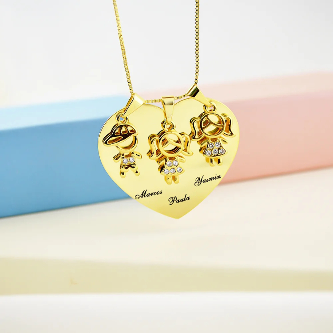 Colar Coração com Filhos – Amor gravado em Ouro